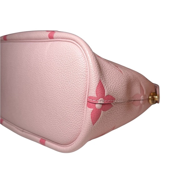 AUTHENTIC/MICROCHIPPED Louis Vuitton: Pink Marshmallow PM Empreinte Bag - Picture 7 of 17